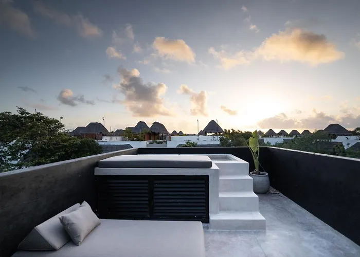 The Four Luxury Villas, 8 Pools, 15 Brs, 38 Pax Pousada