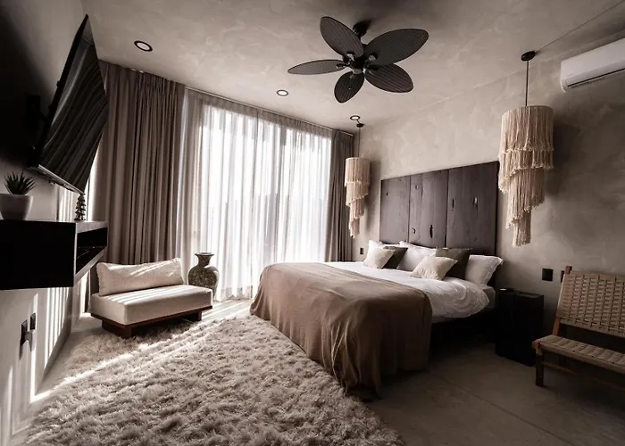 The Four Luxury Villas, 8 Pools, 15 Brs, 38 Pax Pousada Tulum