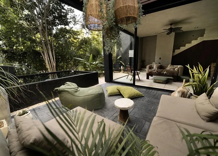 The Four Luxury Villas, 8 Pools, 15 Brs, 38 Pax Pousada Tulum