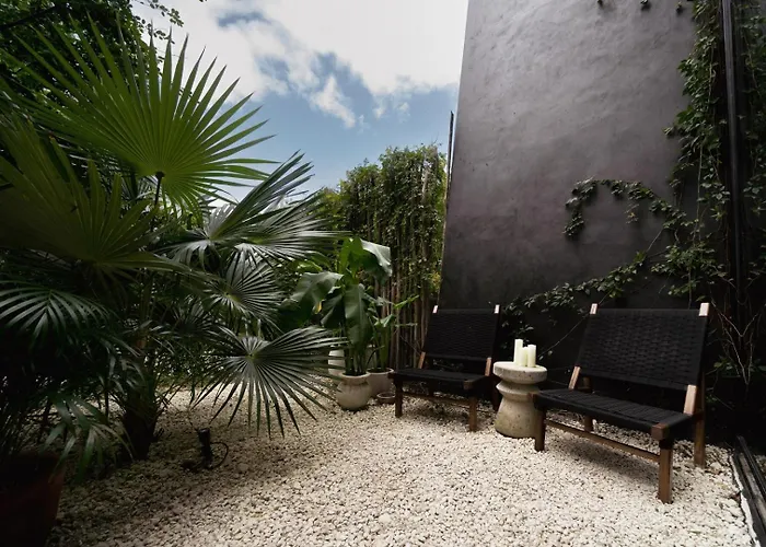 The Four Luxury Villas, 8 Pools, 15 Brs, 38 Pax *
