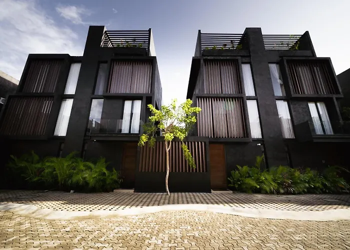 The Four Luxury Villas, 8 Pools, 15 Brs, 38 Pax Pousada