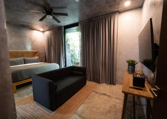 The Four Luxury Villas, 8 Pools, 15 Brs, 38 Pax