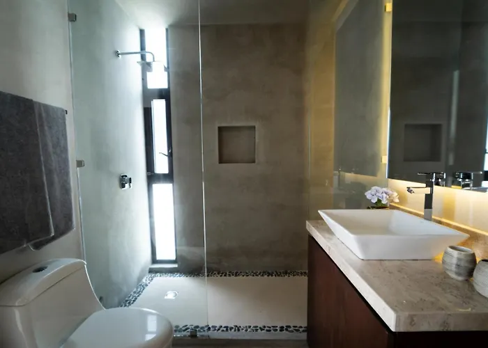 The Four Luxury Villas, 8 Pools, 15 Brs, 38 Pax *