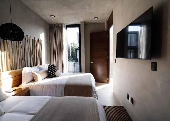 The Four Luxury Villas, 8 Pools, 15 Brs, 38 Pax *