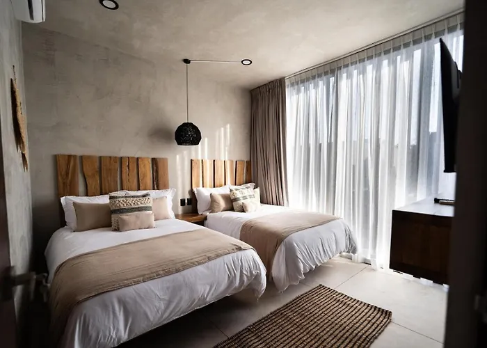 The Four Luxury Villas, 8 Pools, 15 Brs, 38 Pax