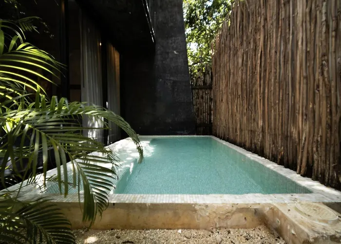 The Four Luxury Villas, 8 Pools, 15 Brs, 38 Pax *