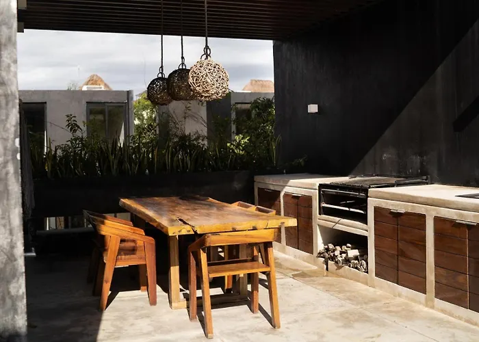 The Four Luxury Villas, 8 Pools, 15 Brs, 38 Pax Pousada Tulum