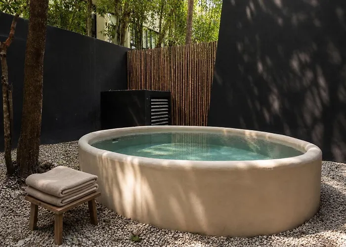 The Four Luxury Villas, 8 Pools, 15 Brs, 38 Pax